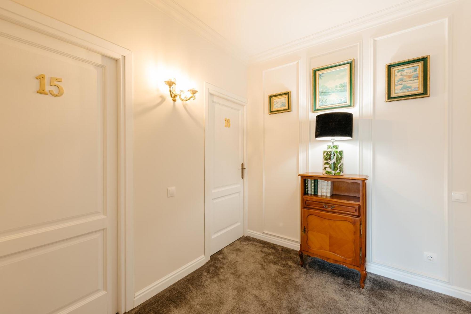 Ateneea Luxury Rooms Cluj-Napoca Exteriör bild