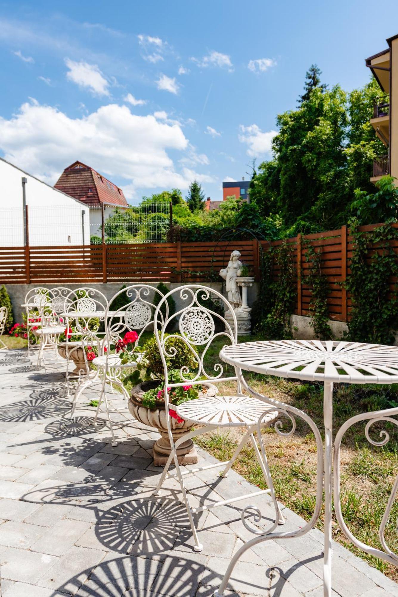 Ateneea Luxury Rooms Cluj-Napoca Exteriör bild